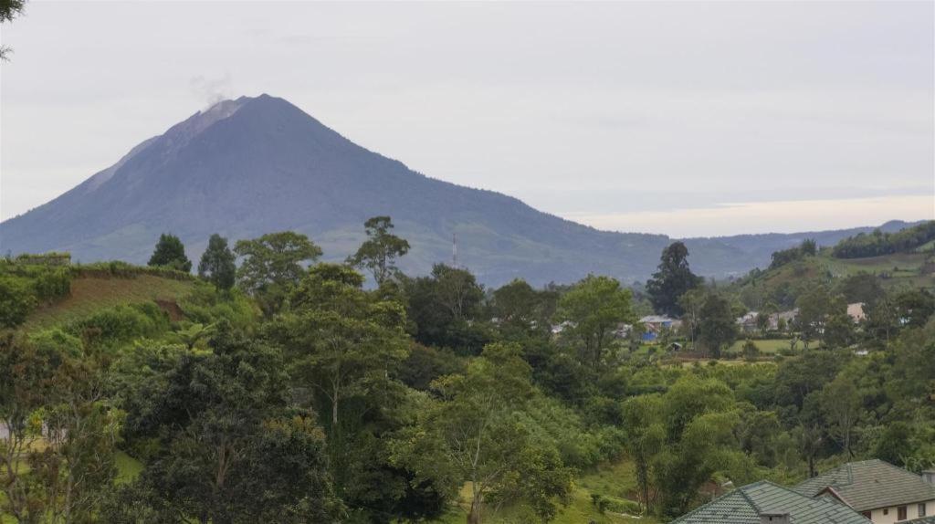 OYO 90209 DK Singarimbun Berastagi Homestay Bagian luar foto